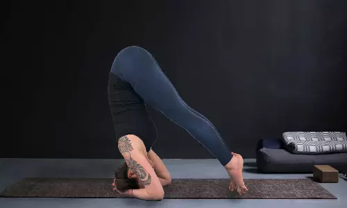 இந்த ஆசனத்தை தொடர்ந்து செய்து வந்தால் கூந்தல் பிரச்சனைகள் தீரும்...