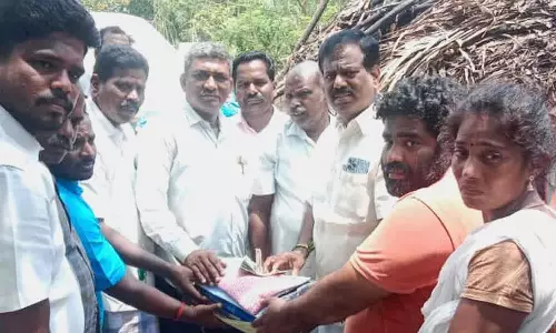 தீ விபத்தில் பாதிக்கப்பட்டவர்களுக்கு நிவாரண உதவி-லட்சுமிகாந்தன் எம்.எல்.ஏ. வழங்கினார்