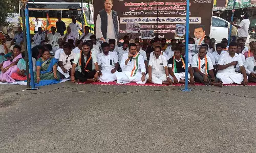 பல்லடத்தில் காங்கிரஸ் கட்சியினர் போராட்டம்