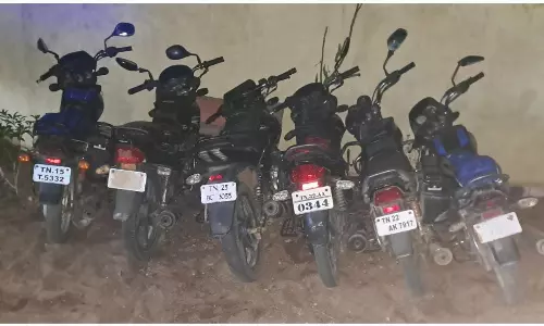 மணலூர்பேட்டை அருகே பணம் வைத்து சூதாடியவர் கைது: 7 பேர் மீது வழக்கு:  6 மோட்டார் சைக்கிள் பறிமுதல்
