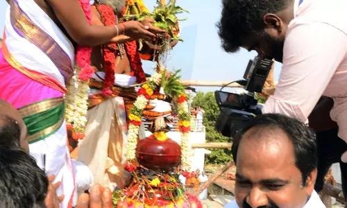 இந்து கோவிலுக்கு சீர்வரிசை எடுத்து வந்த கிறிஸ்தவ, இஸ்லாமியர்கள்