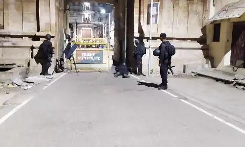 ஸ்ரீரங்கம் ரெங்கநாதர் கோவிலுக்குள் கருப்பு உடையுடன் புகுந்த கமாண்டோ படையினர்