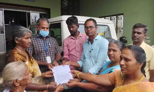 இரும்பு உருக்காலைக்கு எதிராக மாசுக்கட்டுப்பாட்டு வாரிய அலுவலகத்தில் அனுப்பட்டி கிராமமக்கள் மனு