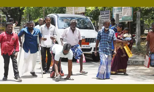 கலெக்டரிடம் மாற்றுத்திறனாளிகள் மனு