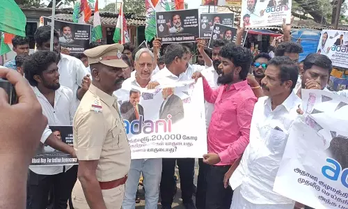 காங்கிரஸ் கட்சியினர் ஆர்ப்பாட்டம்