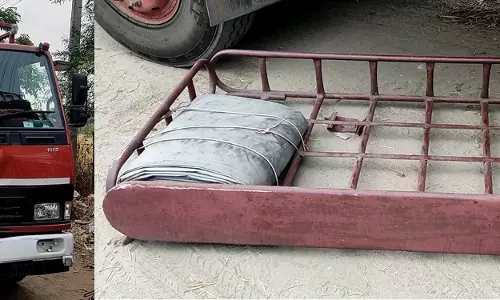 கோவையில் பள்ளி மாணவர்களை ஏற்றிச் சென்ற வேன் மீது லாரி மோதி விபத்து