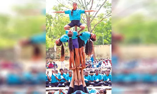 சேலத்தில் மல்லர் கம்பம் போட்டியில் அசத்திய கல்லூரி மாணவிகள்