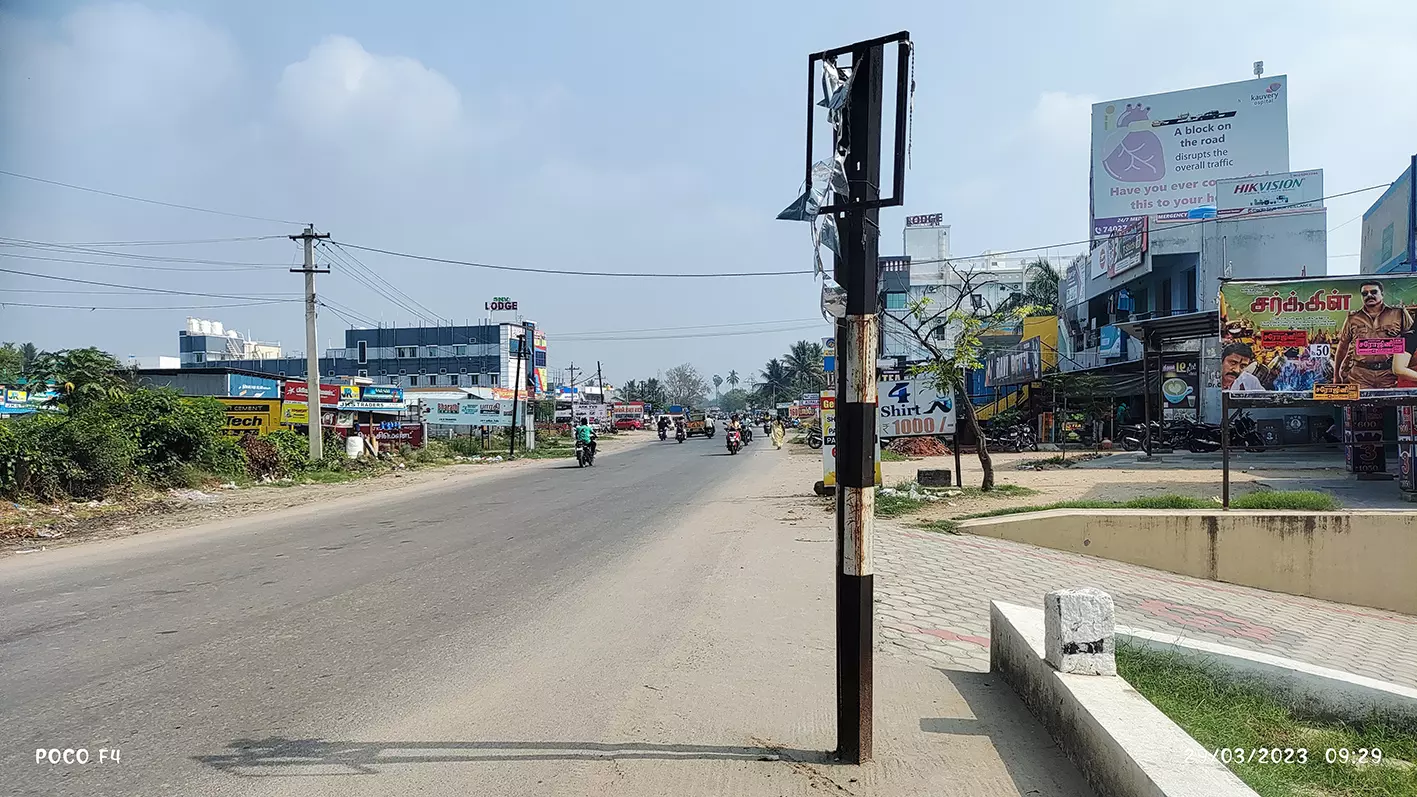 காவேரிபட்டணத்தில் சாலையை மறித்துவைத்த சினிமா பேனர்கள் அகற்றம் காவேரிபட்டணத்தில் சாலையை மறித்துவைத்த சினிமா பேனர்கள் அகற்றம்