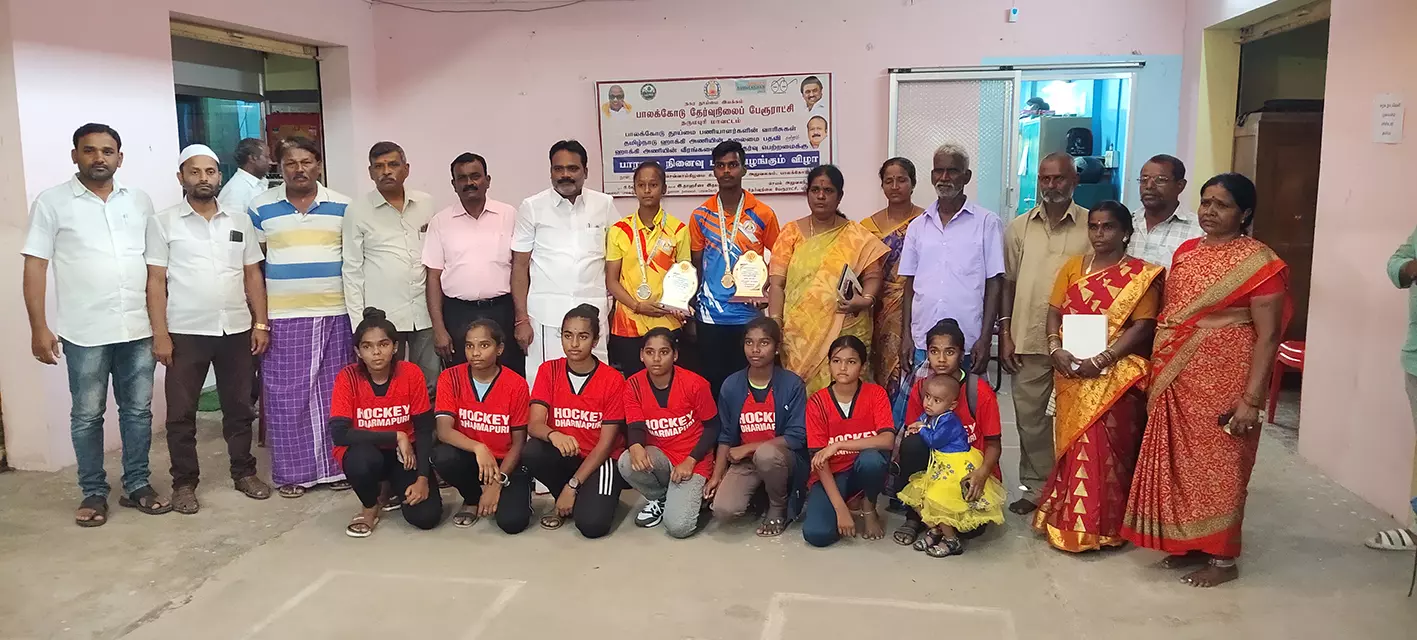 ஹாக்கி போட்டியில் தென்னிந்திய அளவில் மாணவர்கள் சாதனை ஹாக்கி போட்டியில் தென்னிந்திய அளவில் மாணவர்கள் சாதனை