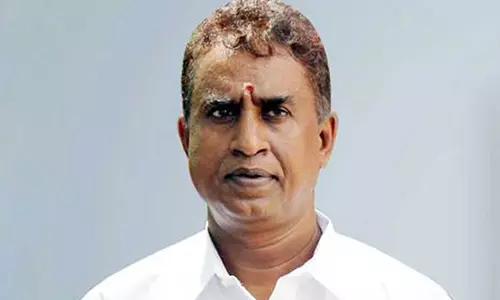 சபாநாயகருடன் அதிமுக கொறடா சந்திப்பு