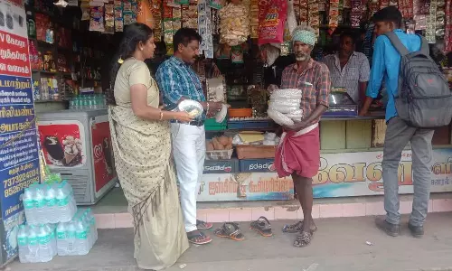 கடை வீதியில் பிளாஸ்டிக் பொருள் பறிமுதல்