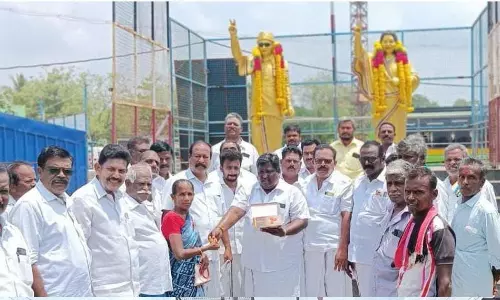 திருமானூரில் அ.தி.மு.க. தொண்டர்கள் கொண்டாட்டம்