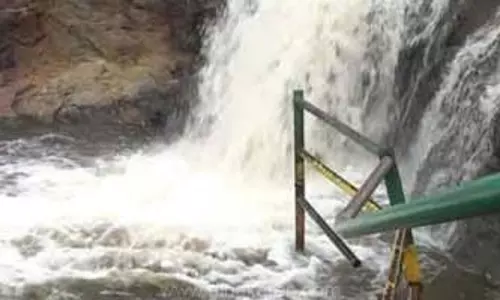 பெரியகுளம், ஆண்டிபட்டியில் கொட்டித்தீர்த்த மழை; கும்பக்கரை அருவிக்கு செல்ல மீண்டும் தடை