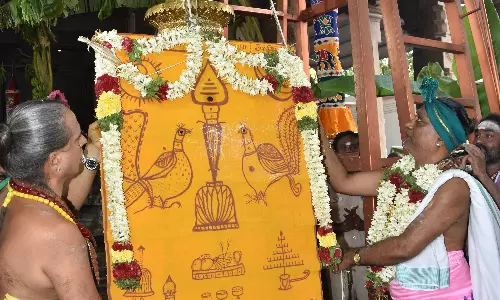 பழனி முருகன் கோவிலில் இன்று அரோகரா கோஷம் முழங்க பங்குனி உத்திர கொடியேற்றம்