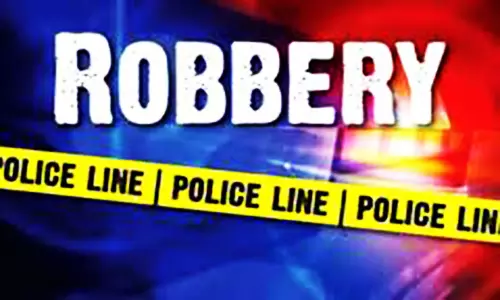 தூத்துக்குடி அரசு மருத்துவமனைக்கு வந்த சமையல் தொழிலாளியிடம் செல்போன் பறிப்பு