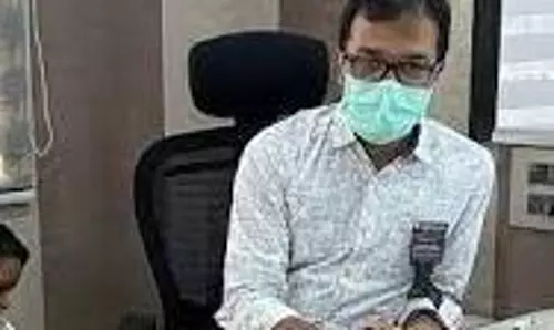 கருப்பு பட்டை அணிந்து பணிபுரிந்த டாக்டர்கள்