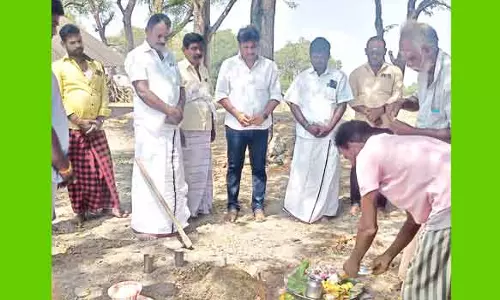 முஷ்டகுறிச்சியில் பஸ் நிறுத்தம் கட்ட பூமிபூஜை