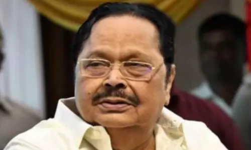 அடையாறு ஆற்றின் முகத்துவாரம் விரைவில் தூர் வாரப்படும்- சட்டசபையில் துரைமுருகன் தகவல்