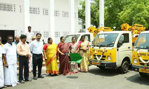 ரூ1.40 கோடியில் வாங்கப்பட்ட ஹைடெக் மண் அகற்றும் வாகனங்களை தொடங்கி வைத்த மேயர்