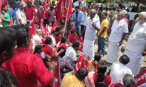 மத்திய, மாநில பட்ஜெட்டை கண்டித்து மார்க்சிஸ்டு கம்யூனிஸ்டு ஊர்வலம்