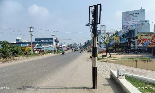 காவேரிபட்டணத்தில் சாலையை மறித்துவைத்த சினிமா பேனர்கள் அகற்றம்