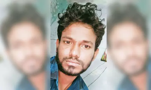 சாலை விபத்தில் தலை நசுங்கி வாலிபர் சாவு