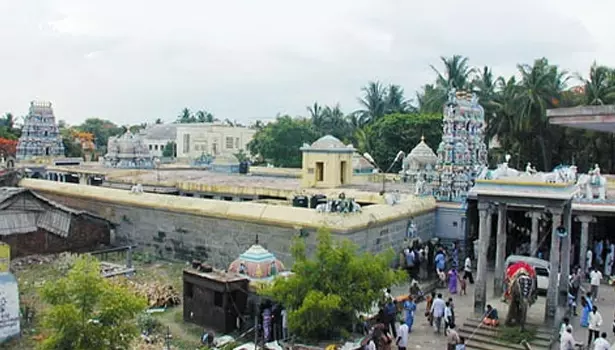 சேலம் சுகவனேஸ்வரர் கோவிலில் நாளை வசந்த நவராத்திரி விழாவையொட்டி பக்தர்களுக்கு செப்பு டாலர் விநியோகம் சேலம் சுகவனேஸ்வரர் கோவிலில் நாளை வசந்த நவராத்திரி விழாவையொட்டி பக்தர்களுக்கு செப்பு டாலர் விநியோகம்