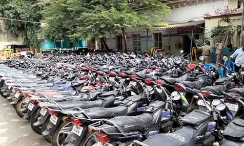 கேட்பாரற்று கிடக்கும் 319 இருசக்கர வாகனங்கள் - உரியவர்கள் தெற்கு போலீஸ் நிலையத்தை அணுகலாம்