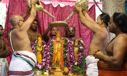 ராம நவமியையொட்டி திருப்பதியில் சிறப்பு திருமஞ்சனம்: மாட வீதியில் சாமி வீதி உலா