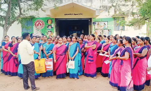 வத்தலக்குண்டு: குழந்தைகள் வளர்ச்சித் திட்ட அலுவலகத்தில் முற்றுகை போராட்டம்