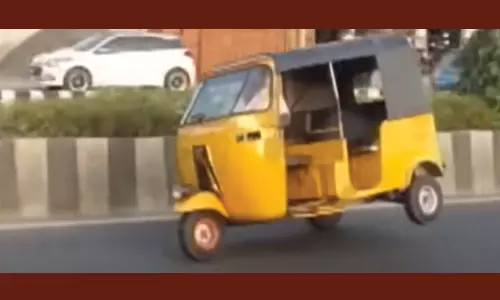வண்டலூர்-மீஞ்சூர் வெளிவட்ட சாலையில் ஆட்டோ ரேஸ்- 4 பேர் கைது