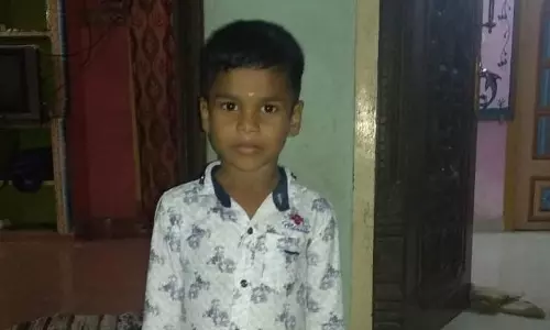 மீஞ்சூர் அருகே குளத்தில் மூழ்கி 5-ம் வகுப்பு மாணவன் பலி