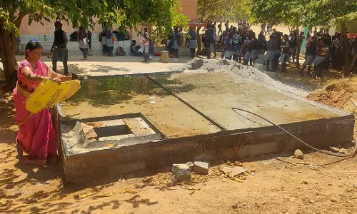 அரசு பள்ளிக்கு சொந்த செலவில் குடிநீர் தொட்டி கட்டி கொடுத்த தலைமை ஆசிரியர்