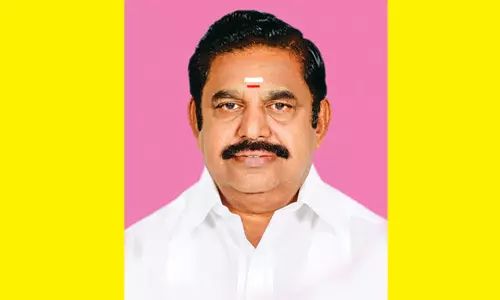 பொதுச்செயலாளராக எடப்பாடி பழனிசாமி தேர்வு:அ.தி.மு.க.வினர் இனிப்பு வழங்கி கொண்டாடட்டம்