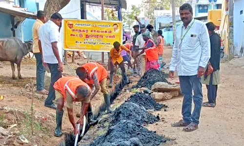 தச்சநல்லூர் பகுதியில் கழிவு நீரோடையை சுத்தம் செய்யும் பணி