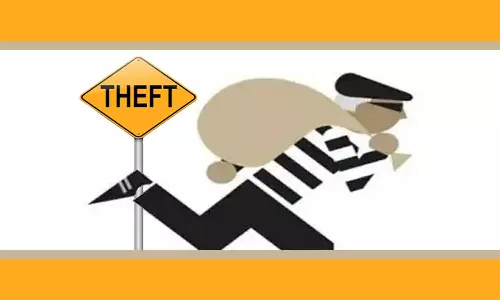 பாளை அருகே விவசாயி வீட்டில் ரூ.1.¼ லட்சம் கொள்ளை