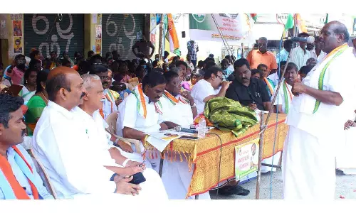 காங்கிரசார் உண்ணாவிரதம்-கண்டன போராட்டம்