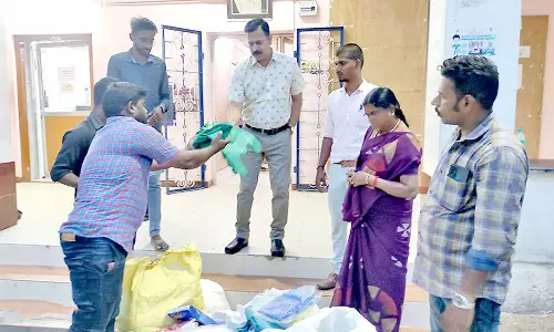 சீர்காழியில் 400 கிலோ தடை செய்யப்பட்ட நெகிழிப்பை பறிமுதல்