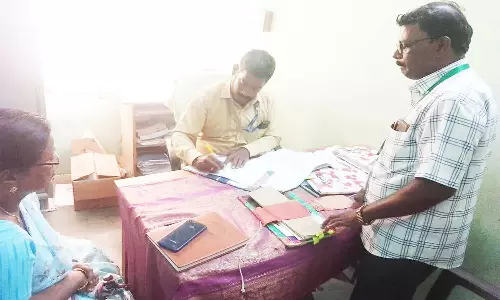 நெமிலி வேளாண்மை அலுவலகத்தில் துணை கலெக்டர் திடீர் ஆய்வு