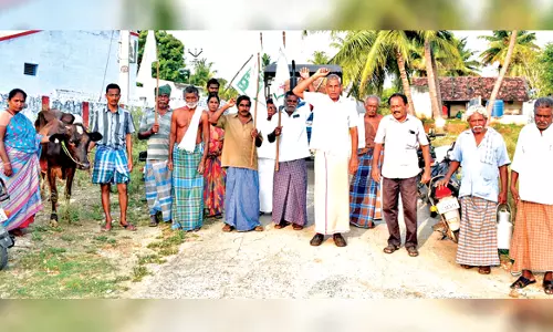 சங்ககிரியில் பால் உற்பத்தியாளர்கள் ஆர்ப்பாட்டம்