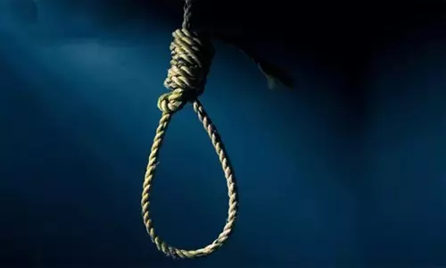 கல்லூரி விடுதியில் மாணவி தூக்கிட்டு தற்கொலை