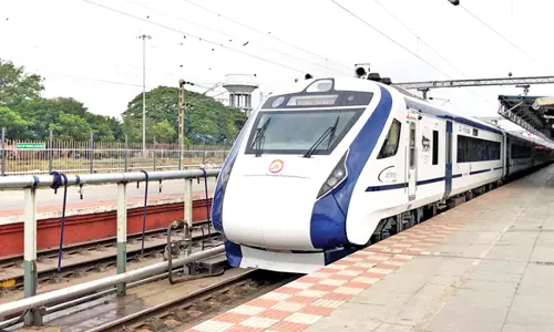 சென்னையில் இருந்து சேலத்திற்கு வந்த வந்தே பாரத் ரெயில்