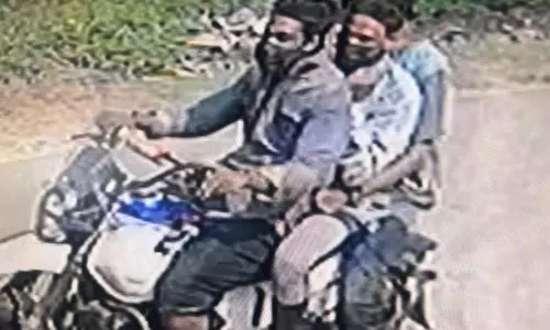 திருவட்டார் அருகே பெண்ணை தாக்கி நகை பறித்த 3 கொள்ளையர்கள் சிக்கினர்