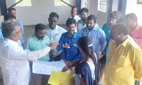 திருவள்ளூர் அருகே ரூ.1 கோடி மதிப்புள்ள அரசு நிலம் ஆக்கிரமிப்பு-அதிகாரிகள் ஆய்வு