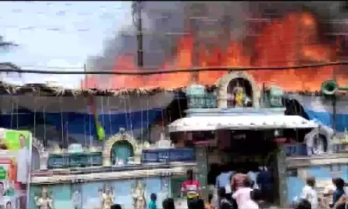 கோவிலில் ராம நவமி கொண்டாட்டத்தின்போது தீ விபத்து- அலறியடித்து ஓடிய பக்தர்கள்