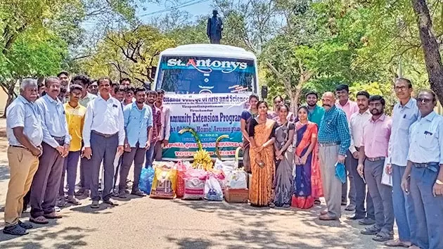திருச்செந்தூர் ஆதித்தனார் கல்லூரி சார்பில் முதியோர் இல்லத்தில் நலத்திட்ட உதவி திருச்செந்தூர் ஆதித்தனார் கல்லூரி சார்பில் முதியோர் இல்லத்தில் நலத்திட்ட உதவி