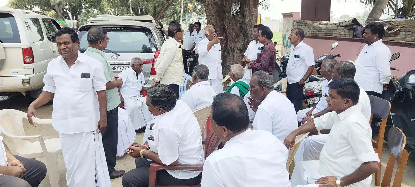 பாலக்கோடு கூட்டுறவு சர்க்கரை ஆலையில் நிர்வாக குழு கூட்டம் புறக்கணிப்பு பாலக்கோடு கூட்டுறவு சர்க்கரை ஆலையில் நிர்வாக குழு கூட்டம் புறக்கணிப்பு