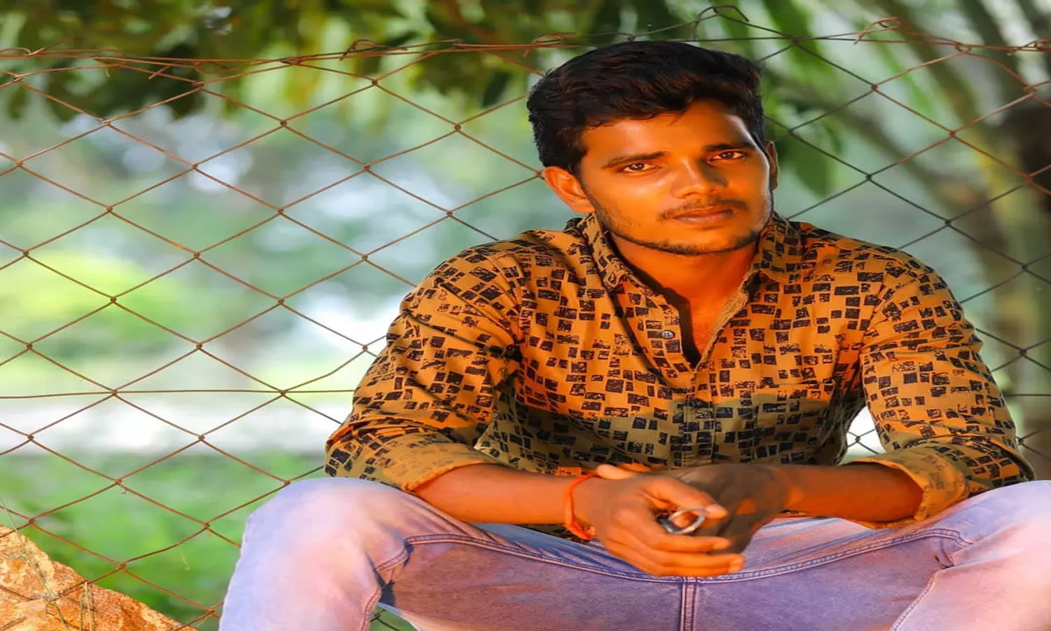 திண்டிவனம் அருகே இளம் விவசாயி தூக்கு போட்டு தற்கொலை?போலீசார் தீவிர விசாரணை திண்டிவனம் அருகே இளம் விவசாயி தூக்கு போட்டு தற்கொலை?போலீசார் தீவிர விசாரணை