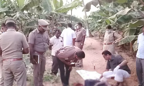 கல்லூரி மாணவியை கொன்று சாக்கு மூட்டையில் கட்டி கிணற்றில் உடல் வீச்சு- வாலிபரிடம் போலீசார் விசாரணை