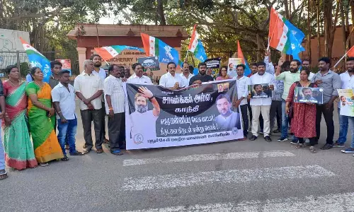 மாணவ காங்கிரஸ் சார்பில் மறியல் போராட்டம்